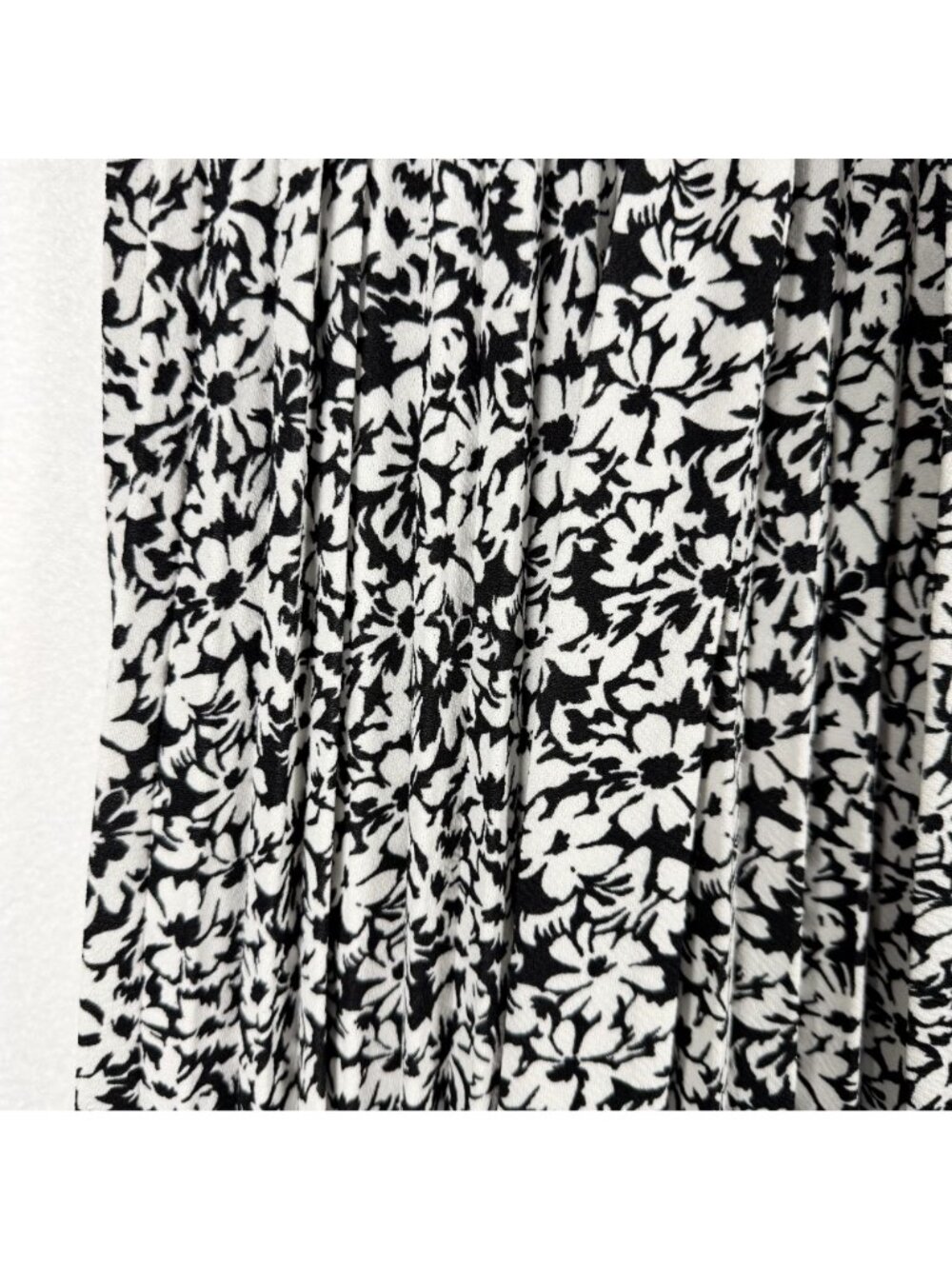 Lark + Grey Floral Black & White Pleated Tie Belt Skirt Size M Polyester Blend - Picture 4 of 9